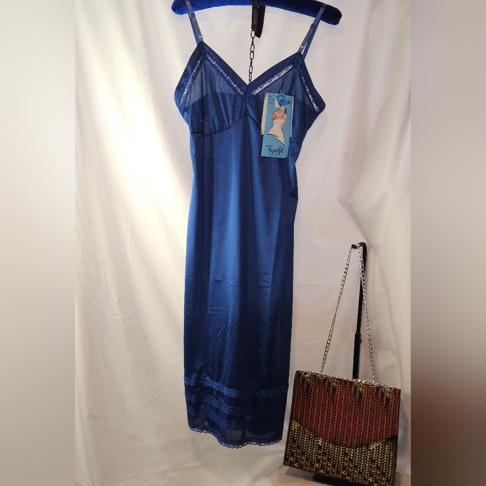 #105 Deadstock Elegant Blue Lace Slip